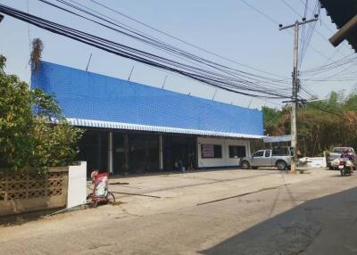 Large building for sale for commercial purposes Great location in Lamphun