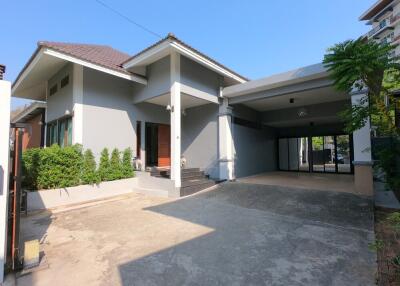 Contemporary Single Storey 4 Bedroom Pool Villa For Sale in Chiang Mai City