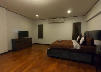 Contemporary Single Storey 4 Bedroom Pool Villa For Sale in Chiang Mai City