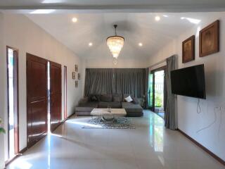 Contemporary Single Storey 4 Bedroom Pool Villa For Sale in Chiang Mai City