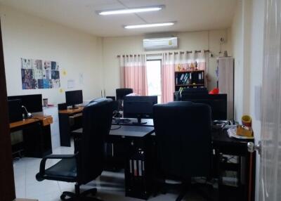 Three storey commercial building for sale 2 bedroom unfurnished at Nong Han Sansai Chiangmai