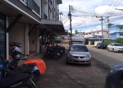 Three storey commercial building for sale 2 bedroom unfurnished at Nong Han Sansai Chiangmai