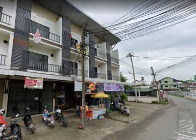 Three storey commercial building for sale 2 bedroom unfurnished at Nong Han Sansai Chiangmai