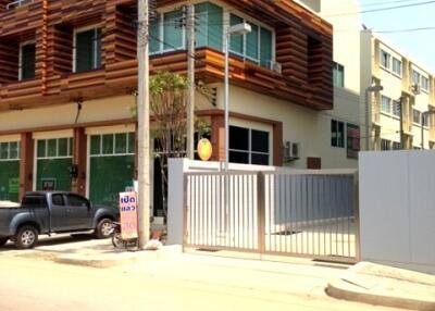 3 Storey Commercial Building For Sale at Green Plus Mall2 Muang Chiang Mai