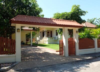 Immaculate 3 Bedroom Pool Villa For Sale in Sankamphaeng Chiang Mai