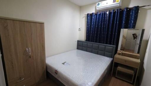 Spacious bedroom with a double bed