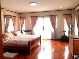 Well maintained 6 Bedroom Property For Sale Lakeview Park 2 Sanphiseur Muang Chiang Mai