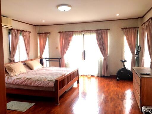 Well maintained 6 Bedroom Property For Sale Lakeview Park 2 Sanphiseur Muang Chiang Mai