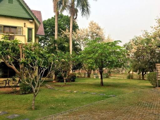 Well maintained 6 Bedroom Property For Sale Lakeview Park 2 Sanphiseur Muang Chiang Mai