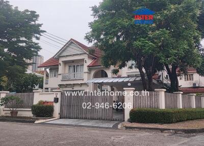 Front exterior view of a residential house