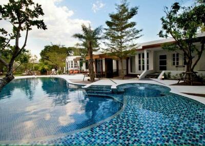 Modern 6 Bedroom Luxury Home For Sale Near Royal Flora Hangdong Chiang Mai