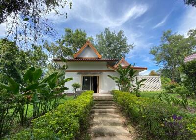 Lovely 1-2 bedrooms split level home amongst trees. The house is on a large property in Mae Rim with a few other houses. Mae Rim Chiang Mai