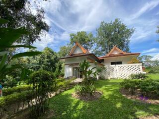 Lovely 1-2 bedrooms split level home amongst trees. The house is on a large property in Mae Rim with a few other houses. Mae Rim Chiang Mai