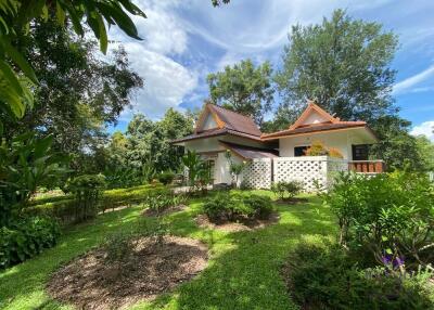 Lovely 1-2 bedrooms split level home amongst trees. The house is on a large property in Mae Rim with a few other houses. Mae Rim Chiang Mai