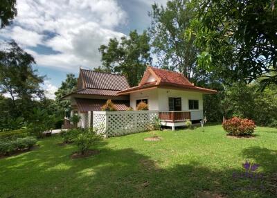 Lovely 1-2 bedrooms split level home amongst trees. The house is on a large property in Mae Rim with a few other houses. Mae Rim Chiang Mai