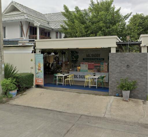 Commercial space with outdoor seating