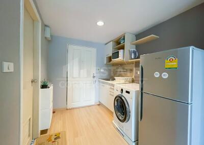 Compact kitchen with refrigerator and washing machine