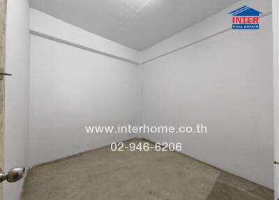 Empty room with white walls and concrete floor