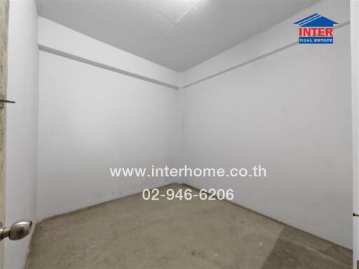 Empty room with white walls and concrete floor