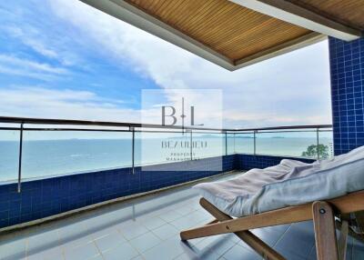 Balcony with ocean view