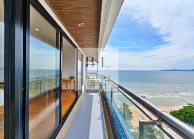 Balcony with ocean view