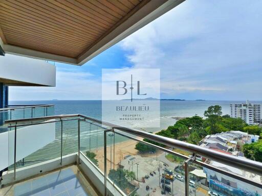 Balcony with ocean view