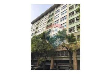 33 Sqm., 1 Bed, 1 Bath Condo listed for ฿ 1,400,000.