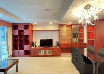 "Luxurious 2BR Condo in Central Watthana - Avenue 61"