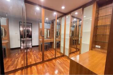 "Luxurious 2BR Condo in Central Watthana - Avenue 61"