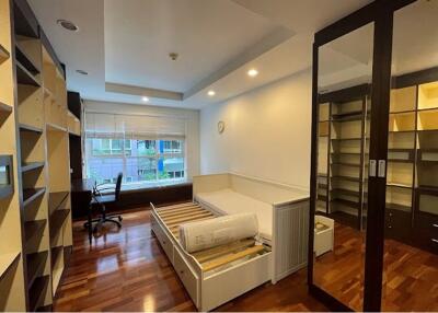 "Luxurious 2BR Condo in Central Watthana - Avenue 61"