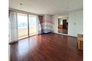 Condo Prime Sukhumvit Nana Big Balcony