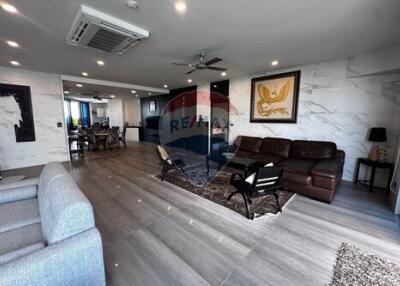 Prime Bangkok Condo: 4BR, 3BA Near BTS Silom