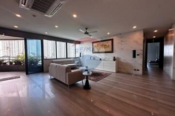 Prime Bangkok Condo: 4BR, 3BA Near BTS Silom