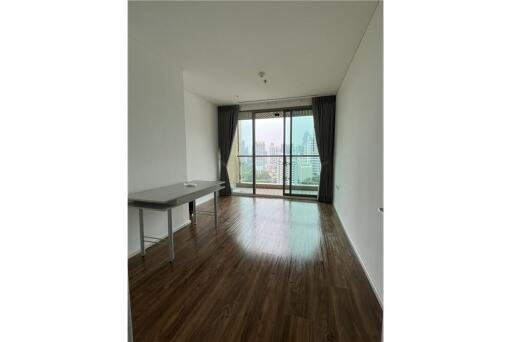 For Sale with Tenant 2Beds Condo in The Lakes