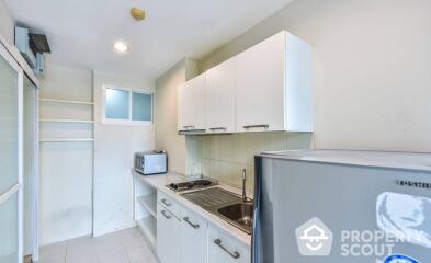 1-BR Condo at Life @ Sathorn 10 near BTS Saint Louis