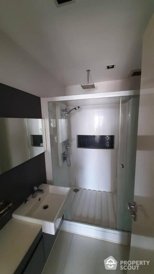 1-BR Condo at The Room Sukhumvit 62 near BTS Punnawithi