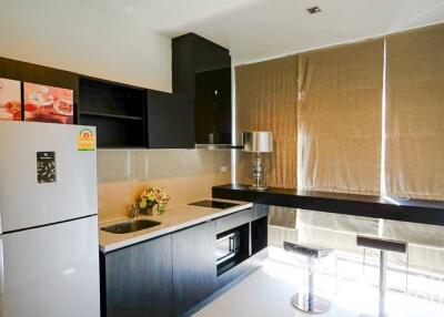 1-BR Condo at Rhythm Sukhumvit 44/1 near BTS Phra Khanong