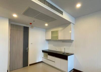 1-BR Condo at Supalai Lite Sathorn near BTS Saphan Taksin