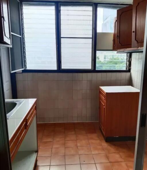 Kannikar Court 2 bedroom apartment for rent