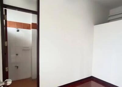 Kannikar Court 2 bedroom apartment for rent