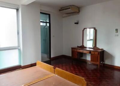 Kannikar Court 2 bedroom apartment for rent