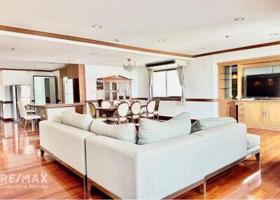 Luxury Condo for Rent in the Heart of Bangkok, 265 Sq.m., 4 Mins Walk to BTS Phrom Phong