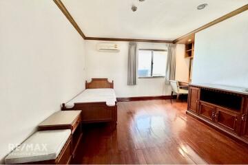 Luxury Condo for Rent in the Heart of Bangkok, 265 Sq.m., 4 Mins Walk to BTS Phrom Phong