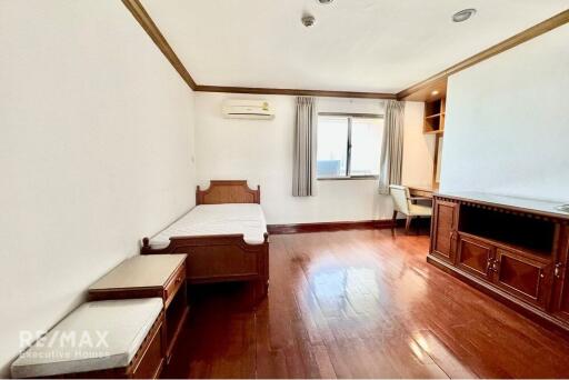 Luxury Condo for Rent in the Heart of Bangkok, 265 Sq.m., 4 Mins Walk to BTS Phrom Phong