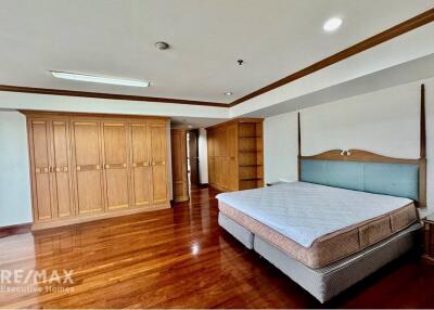 Luxury Condo for Rent in the Heart of Bangkok, 265 Sq.m., 4 Mins Walk to BTS Phrom Phong