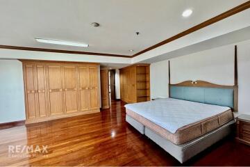 Luxury Condo for Rent in the Heart of Bangkok, 265 Sq.m., 4 Mins Walk to BTS Phrom Phong