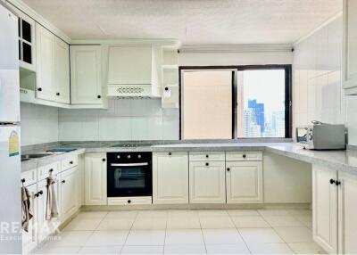 Luxury Condo for Rent in the Heart of Bangkok, 265 Sq.m., 4 Mins Walk to BTS Phrom Phong