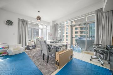 Exquisitely Upgraded I Spacious Unit I Vacant