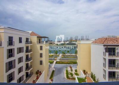 Fully furnished  Sea view  Top floor  Resale