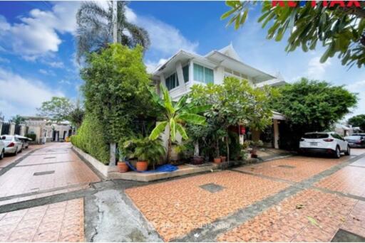 300 Sqm., 3 Beds Townhouse listed for ฿ 8,500,000.